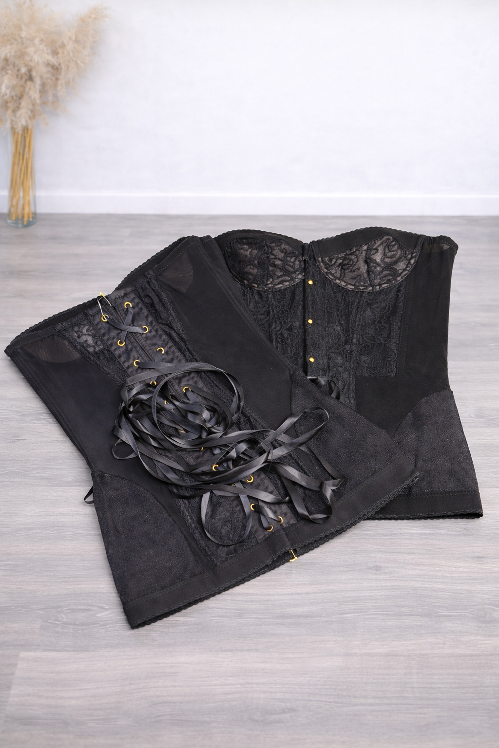 Corsetto nero in pizzo
