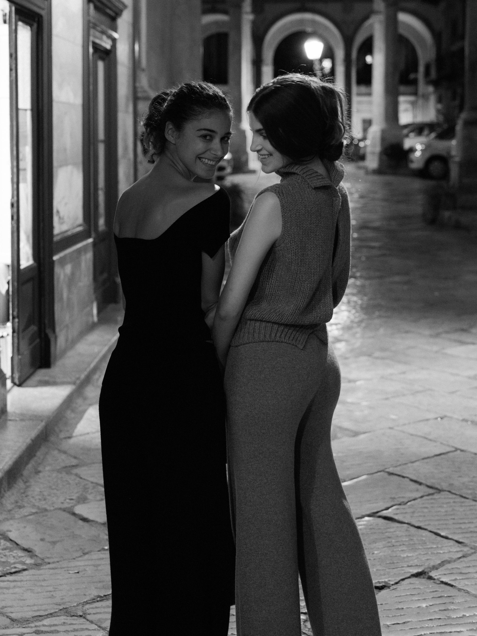 Cashmere Mix Slevelees Top-3