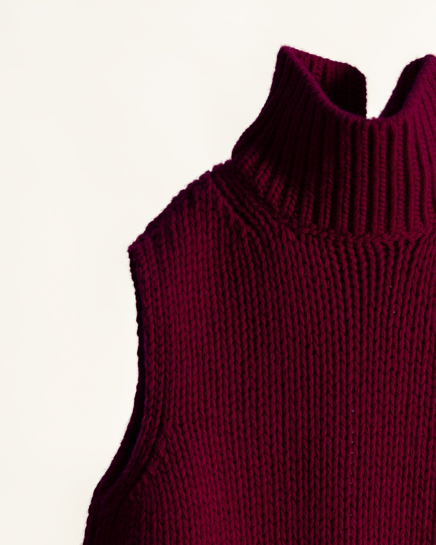 Cashmere Mix Slevelees Top-2