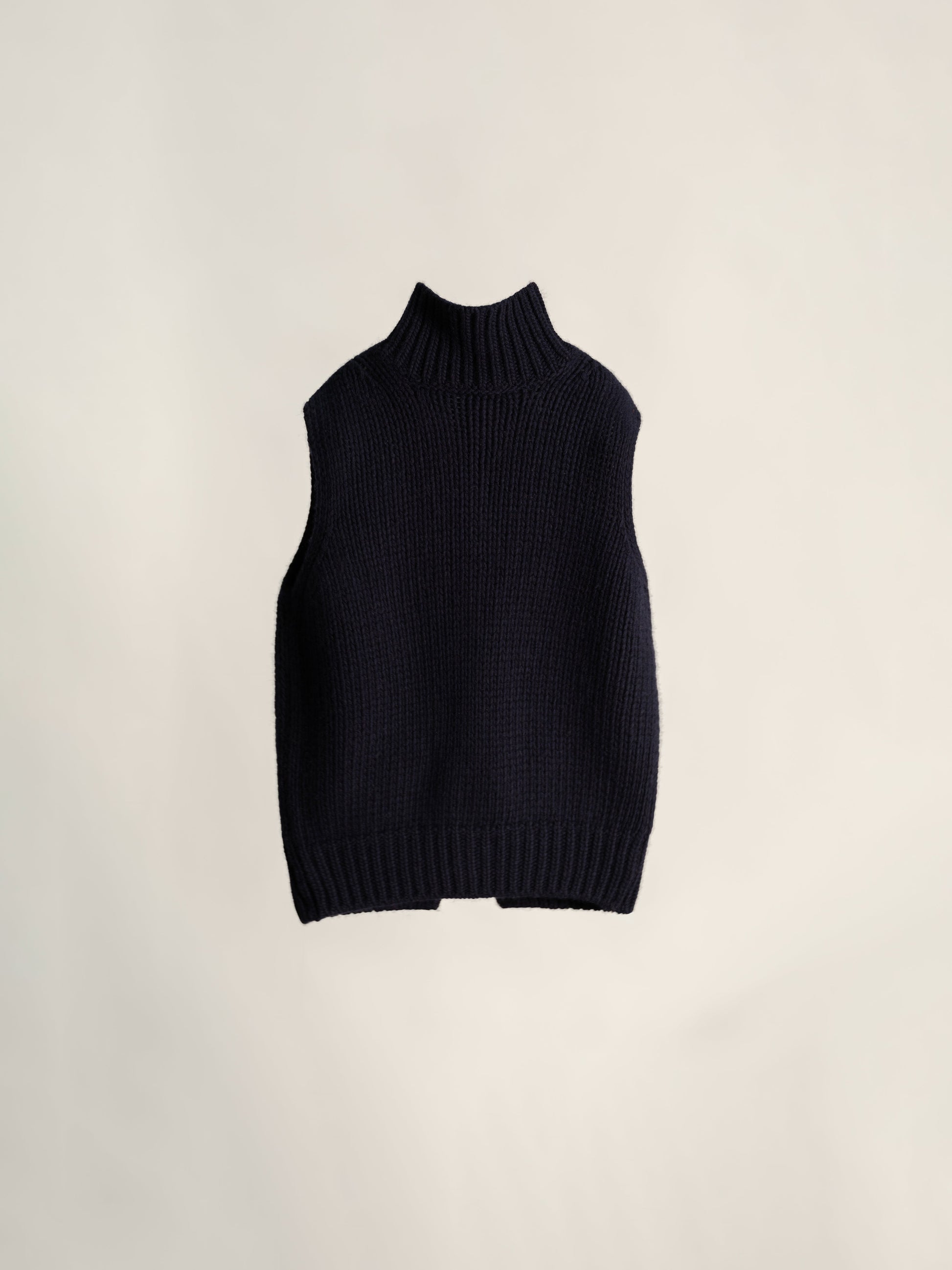 Cashmere Mix Slevelees Top-11